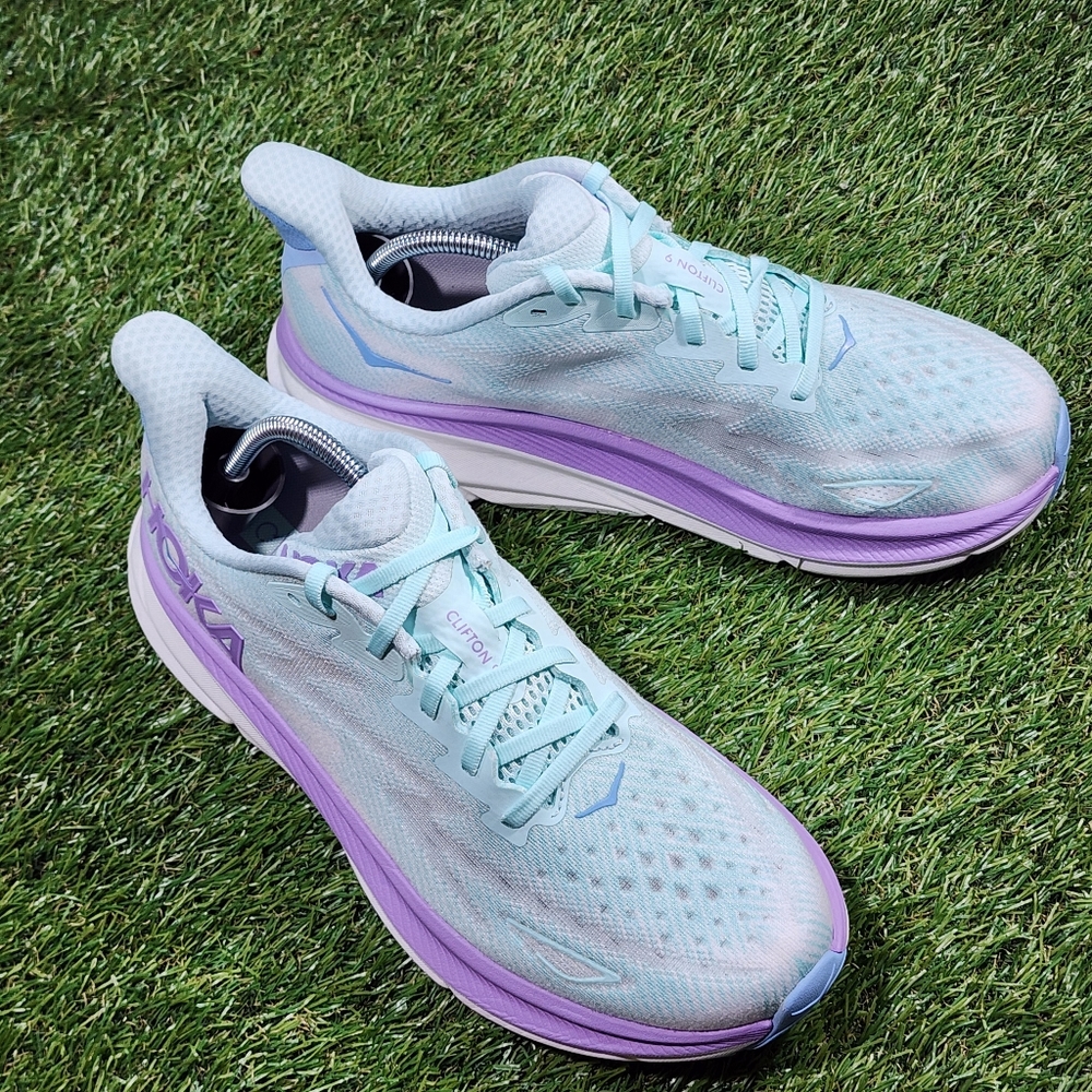 HOKA CLIFTON 9 - Womens Athletic Shoes - SIZE 9.5B